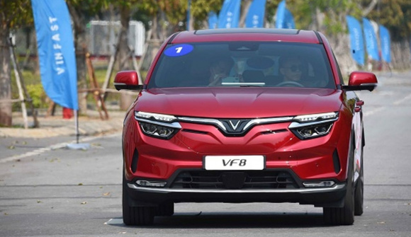 VinFast tiếp tục thay đổi chính sách giá bán xe VF 8