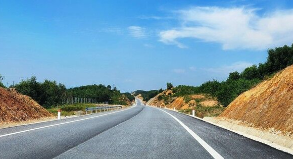 Nhìn gần cao tốc hơn 7.600 tỷ đồng vừa 'lỗi hẹn' thông xe