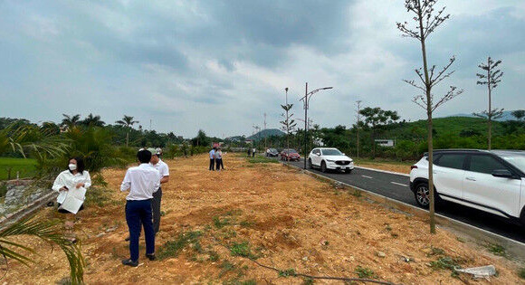 Tràn ngập thông tin rao bán bất động sản “siêu giảm giá” do thua “độ bóng đá”