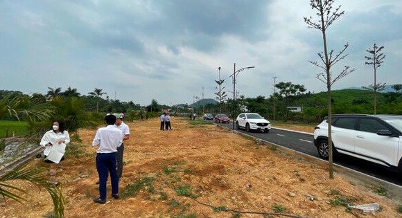 Tràn ngập thông tin rao bán bất động sản “siêu giảm giá” do thua “độ bóng đá”