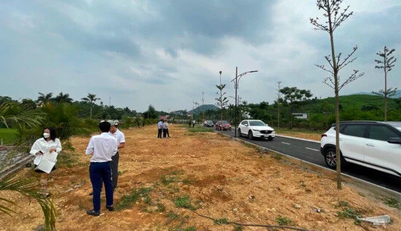 Tràn ngập thông tin rao bán bất động sản “siêu giảm giá” do thua “độ bóng đá”