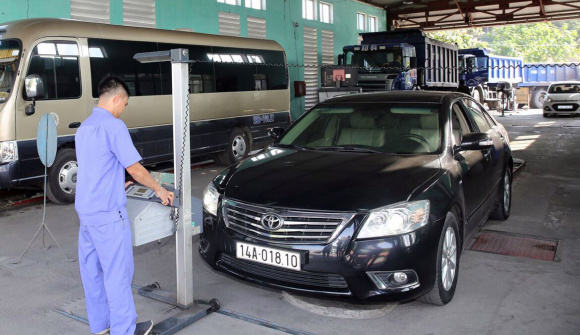 Sẽ dừng khi đi đăng kiểm với ô tô chưa dán thẻ thu phí không dừng?