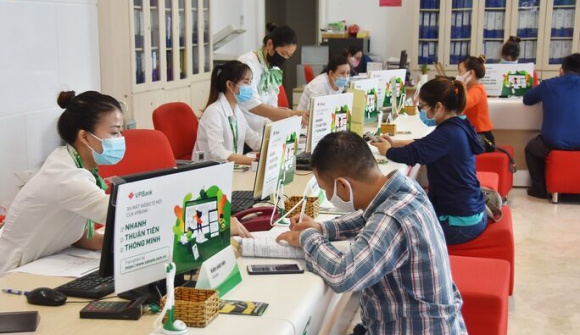 Tiền gửi vẫn chảy mạnh vào ngân hàng