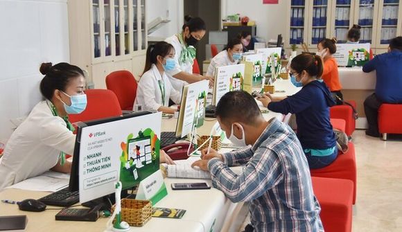 Tiền gửi vẫn chảy mạnh vào ngân hàng