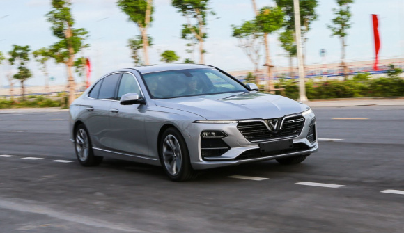 VinFast Lux A2.0 giảm giá không tưởng, lần cuối cho sứ mệnh xe xăng?