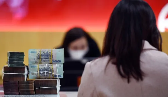 Nghiêm cấm ngân hàng ép khách hàng mua bảo hiểm