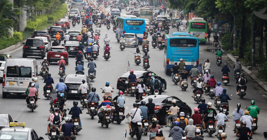 Ngày đầu thí điểm phân làn đường Nguyễn Trãi: Giao thông hỗn loạn