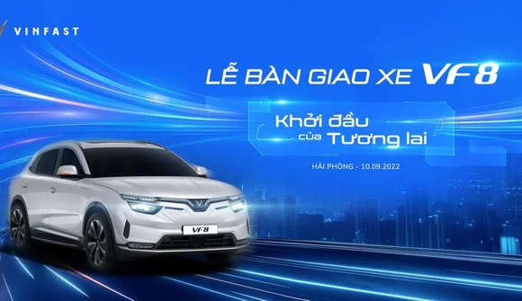 VinFast bàn giao lô xe điện VF 8 đầu tiên cho khách hàng Việt