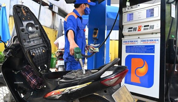 Giá xăng dầu đồng loạt giảm hơn 1.000 đồng/lít