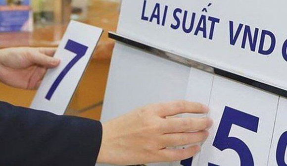 Ngân hàng đồng loạt tăng mạnh lãi suất huy động, nhiều kỳ hạn niêm yết ở mức tối đa cho phép