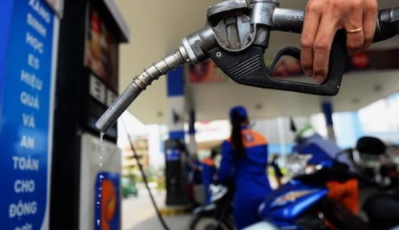 Bộ Tài chính đề xuất giảm mạnh thuế với xăng, dầu