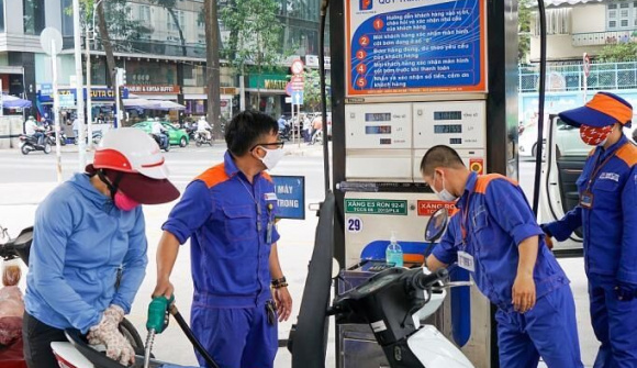 Ngày mai, giá xăng dự báo giảm và dầu tăng mạnh