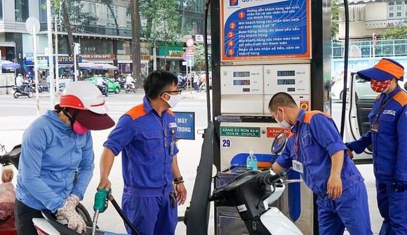 Ngày mai, giá xăng dự báo giảm và dầu tăng mạnh