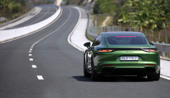 Kinh nghiệm lái xe trên cao tốc - 10 lỗi phổ biến hay mắc nhất của giới tài xế