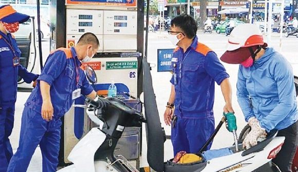 Giá xăng giảm nhẹ, giá dầu tăng mạnh từ chiều nay (5/9)