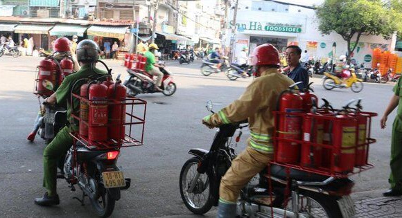Phường đầu tiên ở TPHCM ra mắt mô hình xe máy chữa cháy lưu động