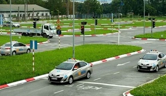 Quy định mới từ năm 2023 mà người mua ô tô và học lái xe cần lưu ý