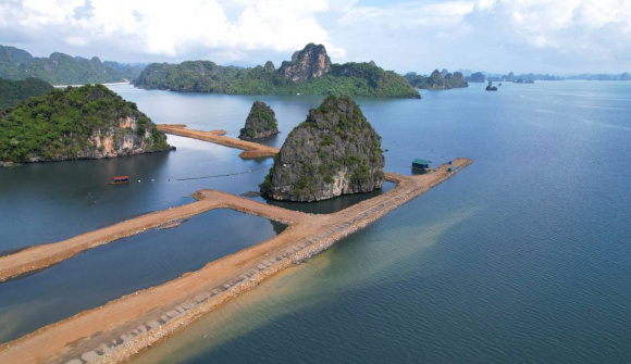 Chủ tịch Quảng Ninh “lệnh” kiểm tra dự án khu đô thị quây núi đá vịnh Hạ Long làm "hòn non bộ"