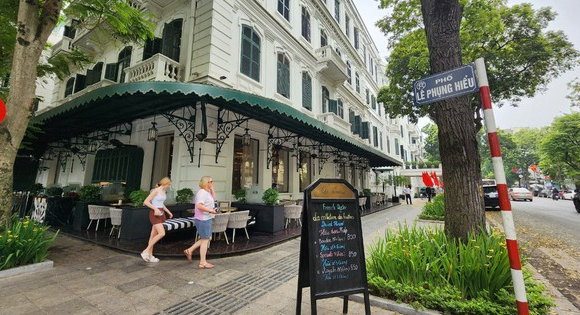 Hà Nội xem xét thu phí vỉa hè trong tháng 1/2024