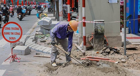 Hà Nội: Tạm dừng thi công vỉa hè, đào đường để người dân đón Tết