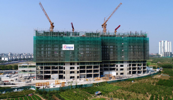 Thị trường bất động sản cuối năm: Chủ đầu tư “sôi sục”, khách mua vẫn chỉ… thăm dò