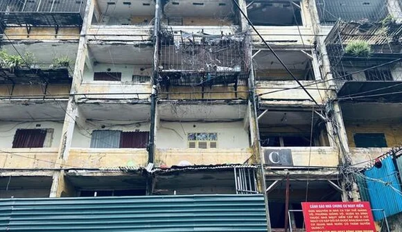 Hà Nội đẩy nhanh tiến độ di dời dân tại các chung cư cũ nguy hiểm