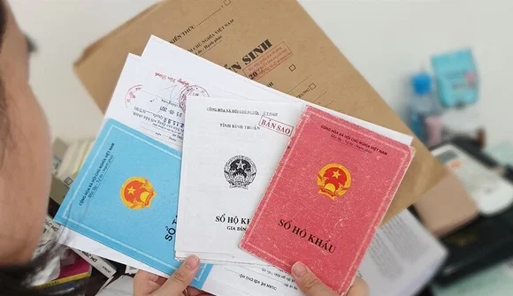 Thủ tướng yêu cầu thực hiện nghiêm việc bỏ sổ hộ khẩu, sổ tạm trú giấy
