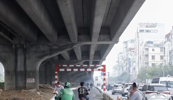 Hà Nội: Đường Nguyễn Xiển mở rộng chờ “nghiệm thu”, người dân ùn ùn lái xe đi vào