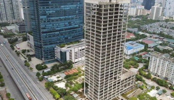 "Lộ sáng" số tiền lớn Vicem đã rót vào tòa tháp bỏ hoang gần 10 năm ở Hà Nội