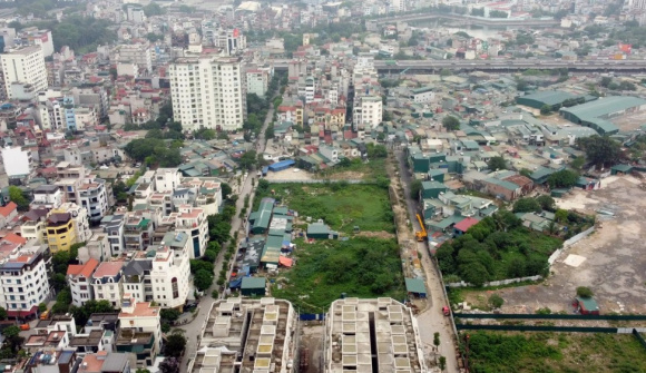 Dự án nhà ở xã hội quây tôn chờ làm thủ tục, môi giới đã “đua nhau” rao bán