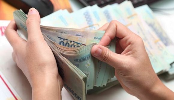 Các ngân hàng lớn tiếp tục hạ lãi suất huy động