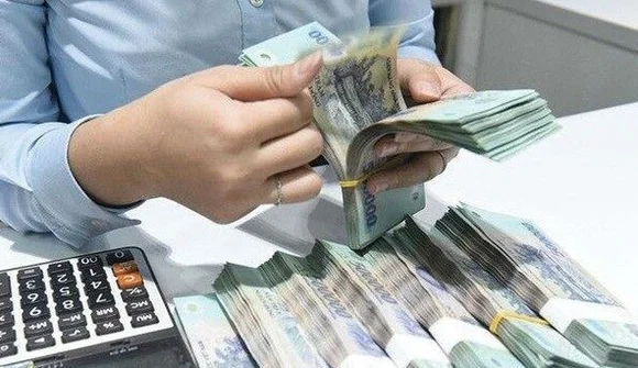Tiền nhàn rỗi của dân cư tiếp tục ‘đổ’ vào ngân hàng