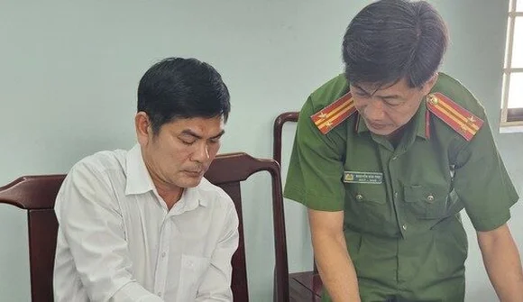 Làm giả con dấu, tài liệu, Phó Giám đốc VIB Sông Bé bị bắt