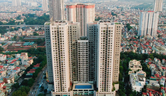 Chung cư thương mại điều chỉnh phí gửi xe ô tô theo quy định nào?