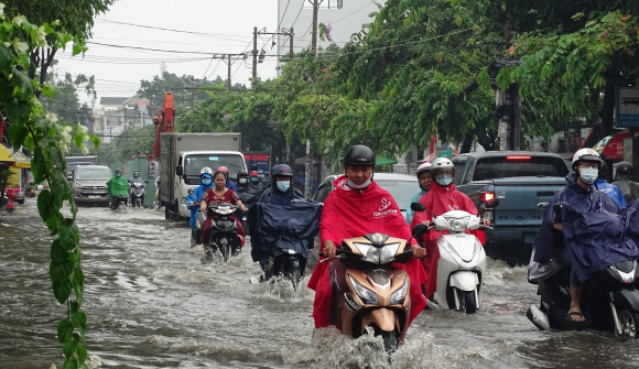 Vì sao TPHCM cứ mưa là ngập?