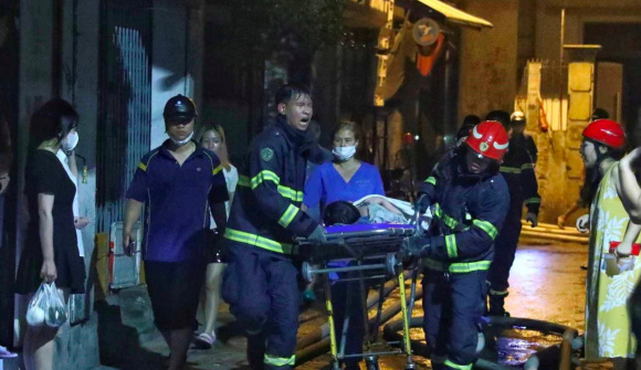 Hà Nội: Cháy lớn tại chung cư mini 9 tầng, nhiều nạn nhân mắc kẹt bên trong