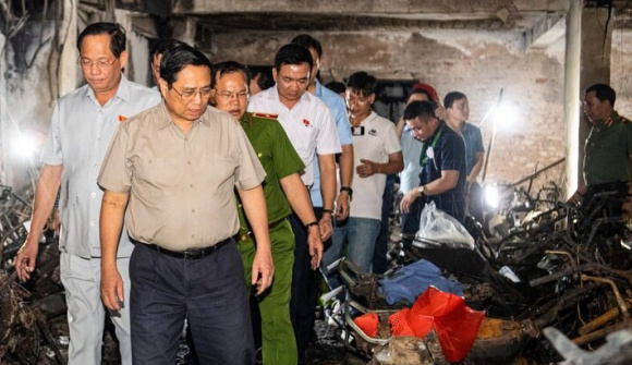 Thủ tướng thị sát hiện trường vụ cháy chung cư mini đặc biệt nghiêm trọng ở Hà Nội