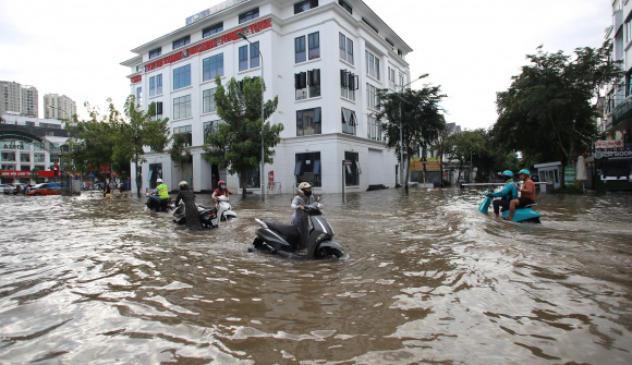 25 điểm mưa ngập nặng xe không thể qua sau một ngày: Người mua nhà cần lưu ý khi “xuống tiền”