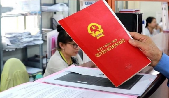 Bỏ hồ sơ giấy, Hà Nội cấp “sổ đỏ”, giấy khai sinh, căn cước… cho người dân qua online