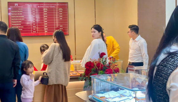 Giá vàng hôm nay 12/12: Vàng miếng giảm, vàng nhẫn tăng nhẹ