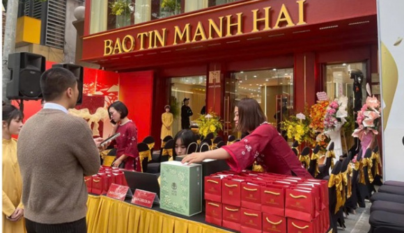 Giá vàng hôm nay 15/12: Vàng SJC và vàng nhẫn giữ đỉnh ở mức cao