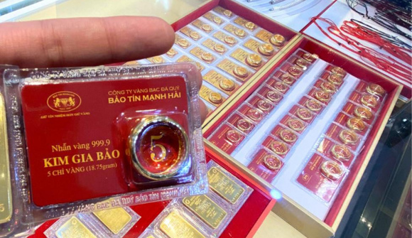 Giá vàng hôm nay 2/12: Vàng SJC vượt 155 triệu đồng/lượng, tiếp tục phá đỉnh