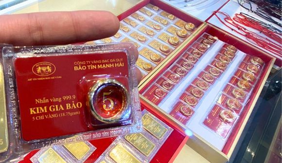 Giá vàng hôm nay 2/12: Vàng SJC vượt 155 triệu đồng/lượng, tiếp tục phá đỉnh