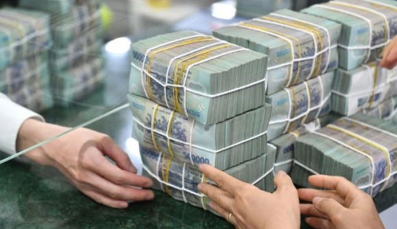 Tiền gửi của dân cư lập kỷ lục mới, cán mốc 7,83 triệu tỷ đồng