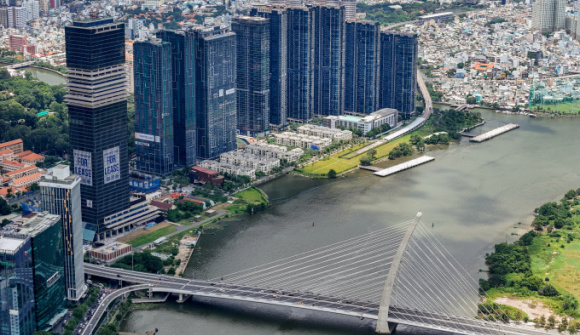Giá tăng cao, dòng tiền của nhà đầu tư sẽ rời Hà Nội vào TP.HCM năm 2025?