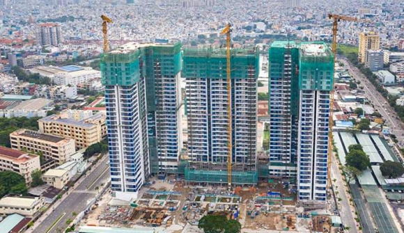 Sau pha “quay đầu” giảm nhẹ vào tháng đầu năm, doanh thu từ bất động sản ở TP.HCM bật tăng mạnh trở lại