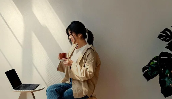 Người trẻ Việt ưu tiên chi tiêu ngắn hạn giữa áp lực lạm phát gia tăng