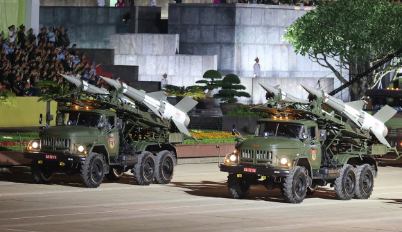 Chùm ảnh: Dàn vũ khí, khí tài, thiết bị quân sự tham gia Tổng hợp luyện tối 21/8