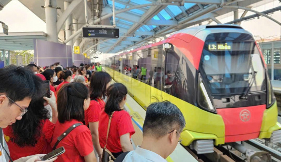 Tàu điện chạy xuyên đêm phục vụ Tổng duyệt và Lễ diễu binh, diễu hành 80 năm Quốc khánh 2/9