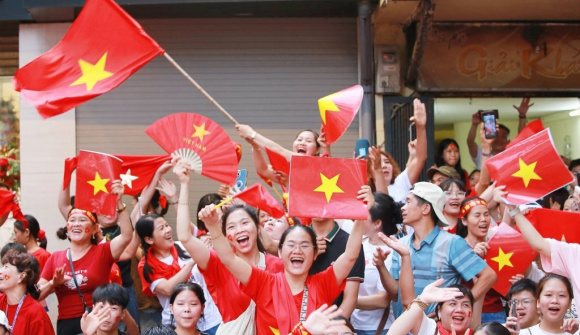 Tặng 100.000 đồng mỗi người cho toàn dân ăn Tết Độc lập